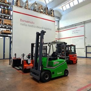 CARRELLO ELEVATORE ELETTRICO CESAB BLITZ 250