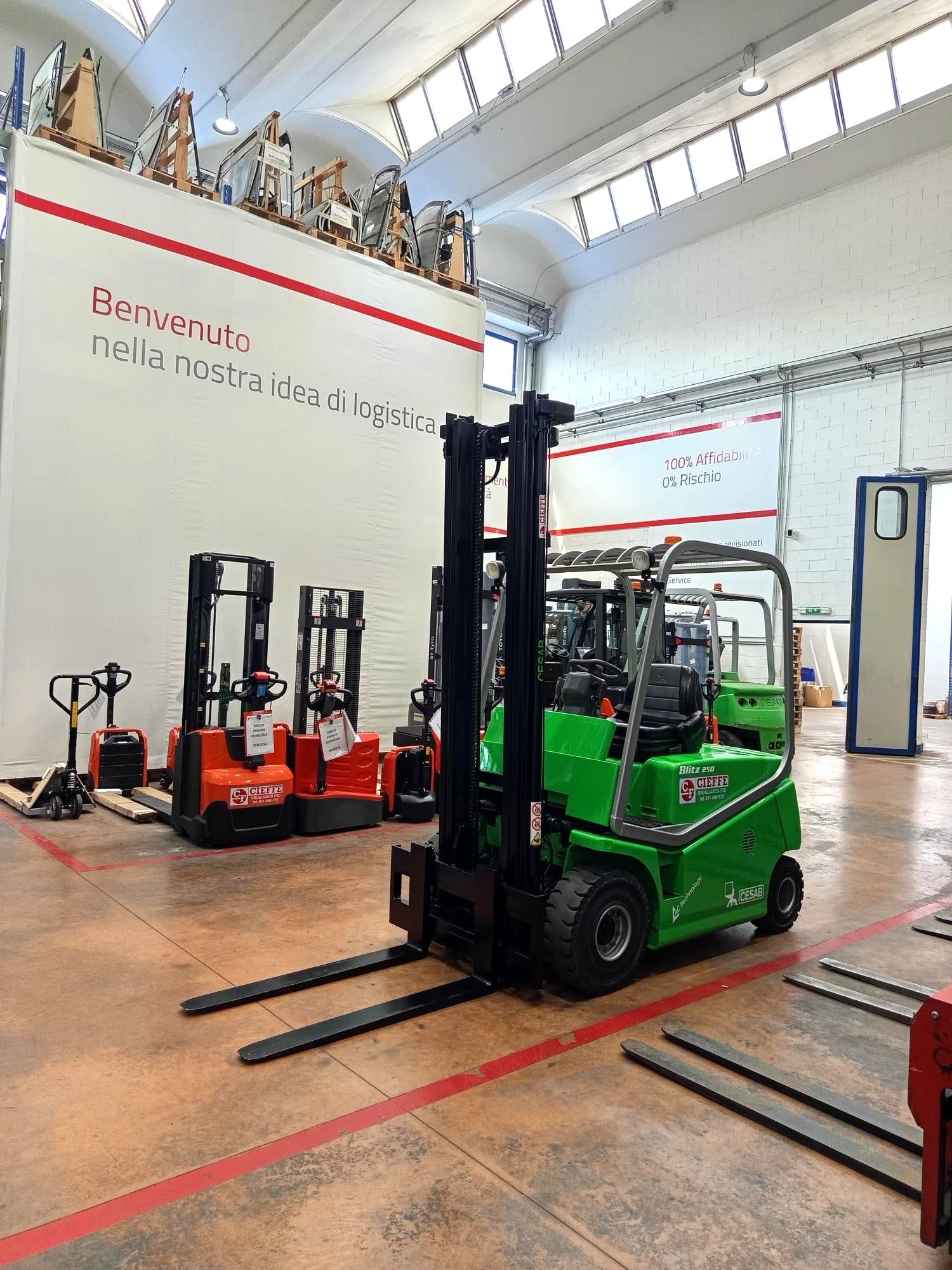 CARRELLO ELEVATORE ELETT.”CESAB”BLITZ 250/AC