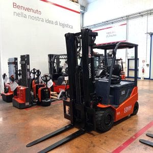 CARRELLO ELEVATORE ELETTRICO TOYOTA 8FBMKT30 rif. 815